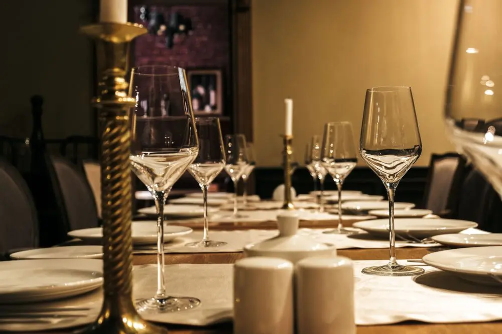 Elegant borddekking hos Marovella